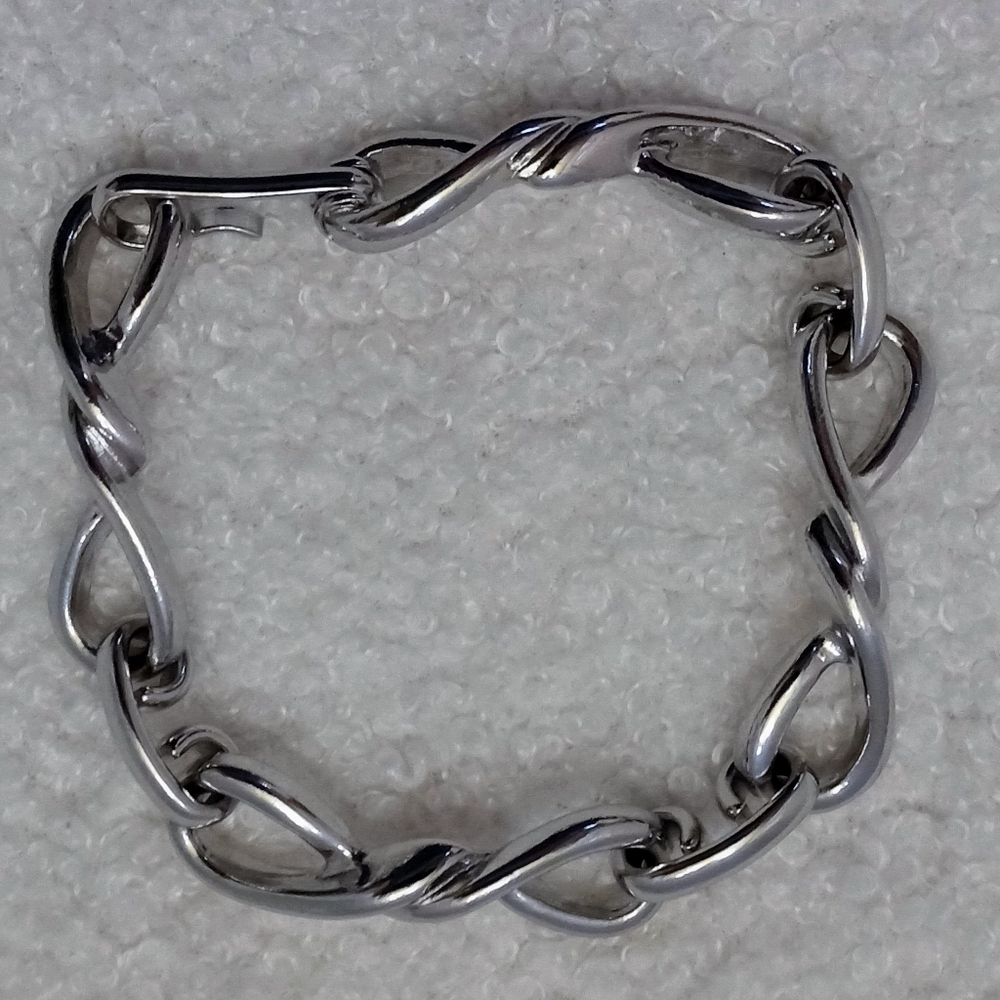Vintage Avon Silvertone Infinity Knot Panel Bracelet 8 in - Picture 3 of 9